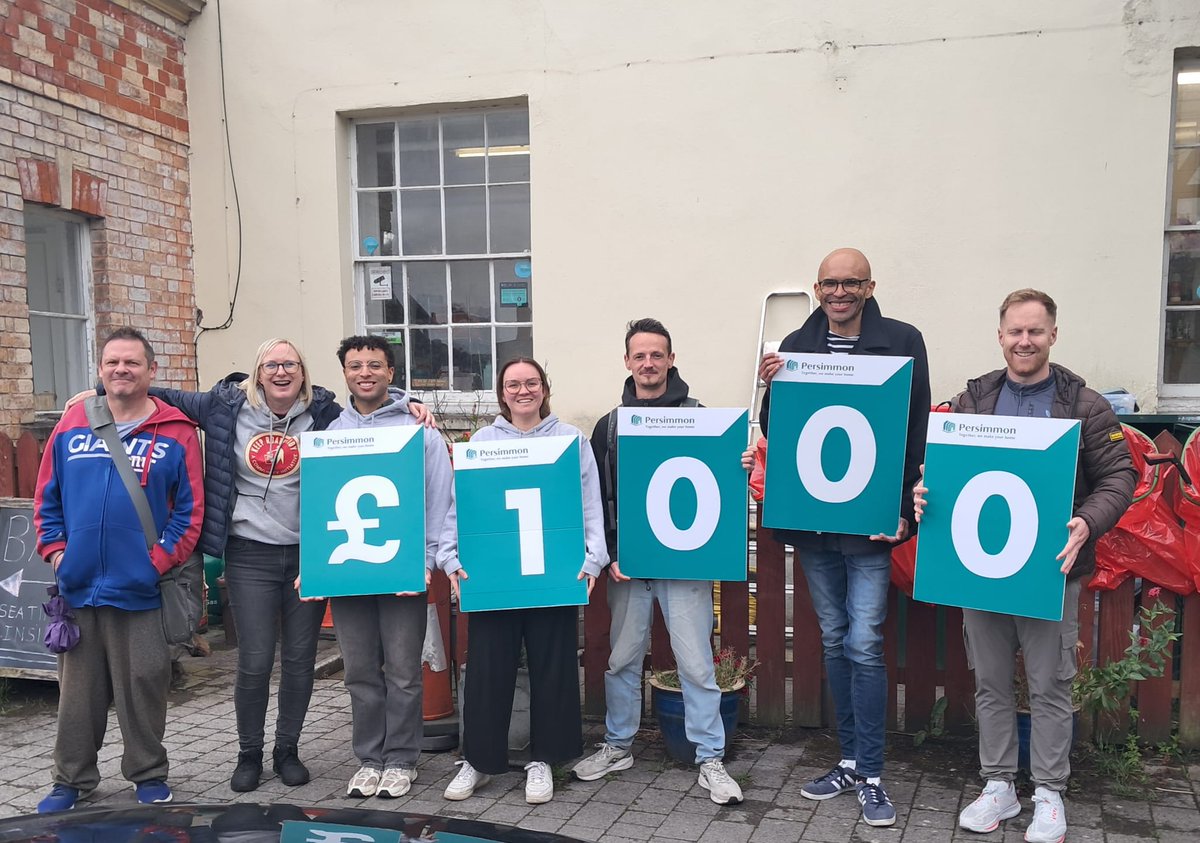 cardiffcouncil's tweet photo. 📷 Cllr Dan De'Ath - Cabinet Member for Climate Change, Strategic Planning &amp; Transport - with volunteers from Keep Roath Tidy and a representative from Persimmon Homes as the company donated £1,000 to the community group. 
@KeepRoathTIdy @keeproathtidy #Cardiff https://t.co/XM8xcNRzeL