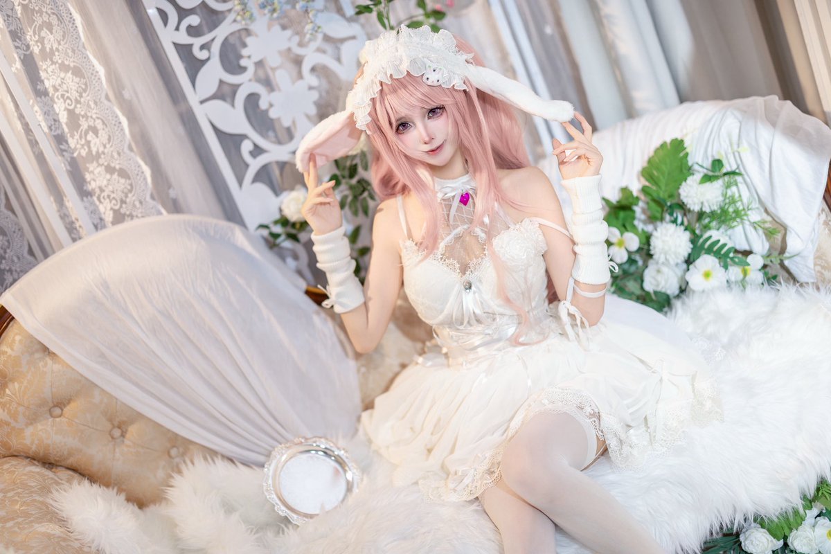 Daieryh4v's tweet photo. 指挥官，今天是特别的日子哦
人生第一次接触缝纫机就勇敢地开始做衣服了！中途有很多很累很麻烦的步骤，但是成品出来的那一刻真的非常幸福有成就感！#nikke #cos #cosplayㅤㅤㅤㅤㅤㅤㅤ #nikkecos https://t.co/LkTB2KDkWH