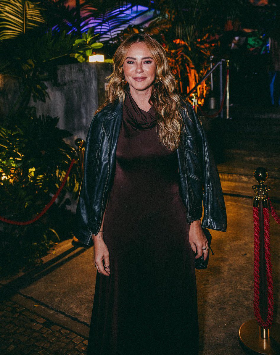 QGPaolla's tweet photo. Paolla marcou presença em um evento do Disney+ na noite de ontem (27), no Rio. O evento celebrou a chegada de Mônica Albuquerque (ex-globo) que irá liderar as produções nacionais no streaming. 

📸| Gui Silva https://t.co/Y84KO9wOiL
