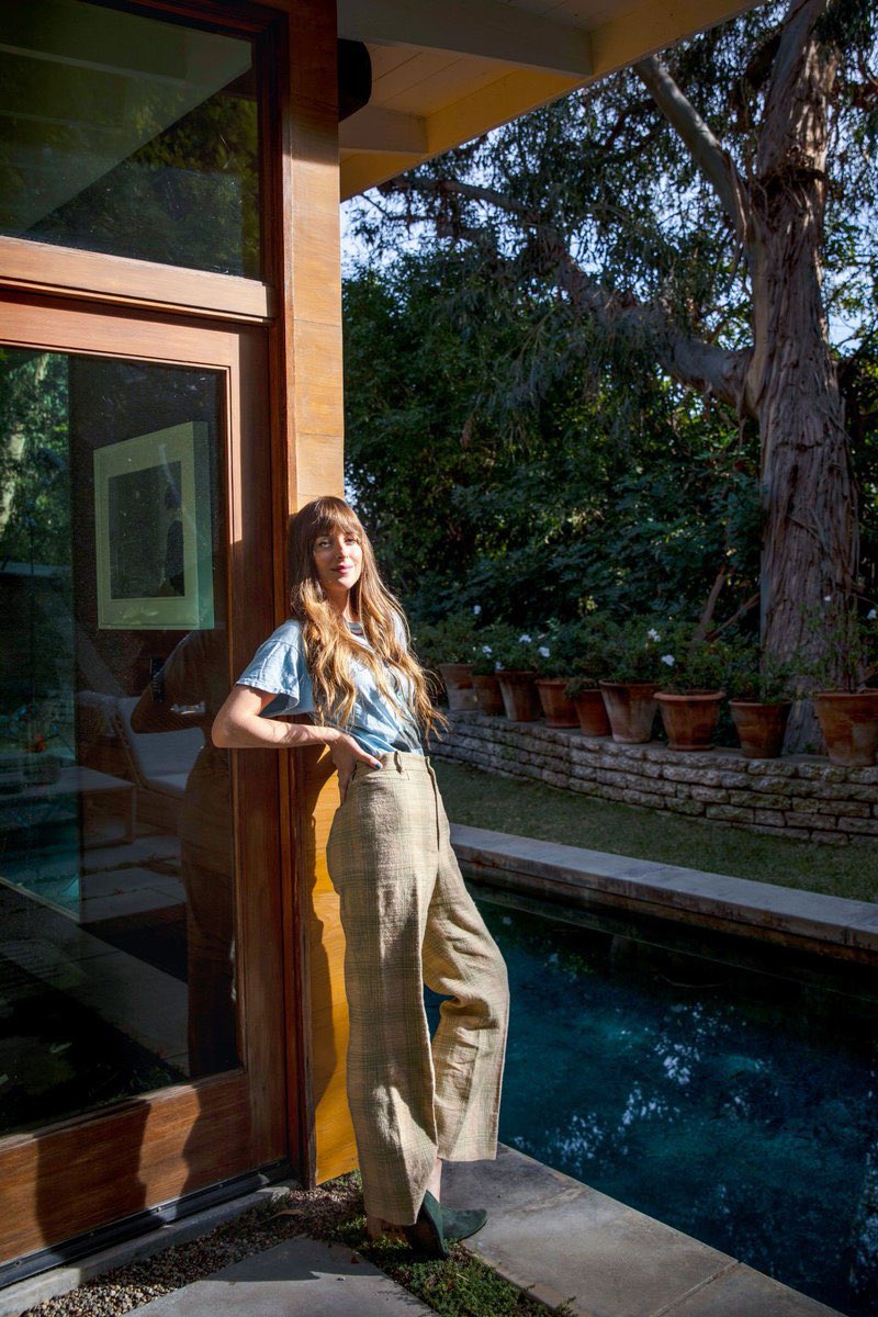 SourceJohnson's tweet photo. Dakota’s photoshoots in her home 🤍 #DakotaJohnson https://t.co/IvF5QS8Ca8
