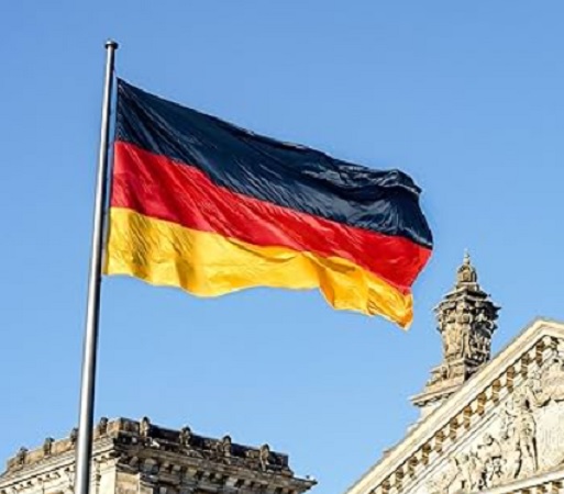 GlobalDiss's tweet photo. 🚨🇩🇪 Germany is DONE with Merz.

Even his own CDU party is now whispering about replacing him after his approval ratings COLLAPSED.

More weapons for Ukraine. More military spending. Germans told to work harder while the country falls apart.

Only 19% still support him. https://t.co/aqSKi49hBp