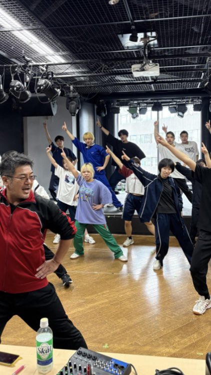 kazitake's tweet photo. #演技
#読書
さて、ここ最近の稽古では声の小さな女子がでかい声で叫ぶ事が出来たし、また女子だけど感情が溢れ出る表現が出来た！二人とも自身に驚いているようで、見ていて微笑ましい^_^良く頑張ってます！さて、「ドグラ・マ グラ」なる本はなかなかどうして💧最近変な夢を見るのはそのせいかもな https://t.co/1ILlB6sGF5