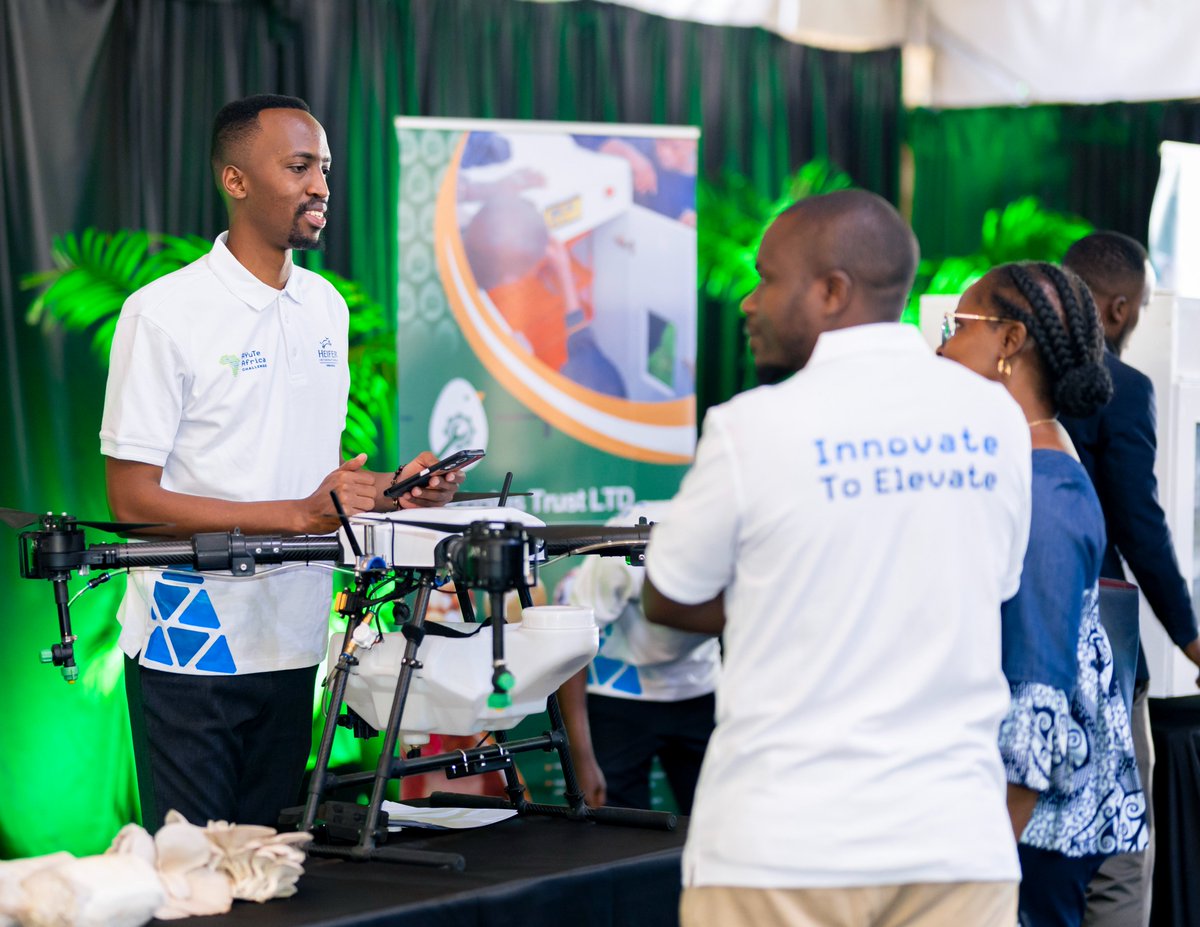 ryaf_agribiz's tweet photo. Muyombano Happy Axel (@HappyRohosafi) co-founded Ampere Vision Rwanda in 2024, turning his passion for farmers into precision drone spraying technology that is helping reduce pre-harvest crop losses.
Today, the innovation is serving 107 smallholder farmers with one 10L drone and is set to scale to three drones after winning 2nd Runner-Up at the #AYuTeChallengeRwanda (RWF 15M).
A strong example of youth-led agritech driving real impact in Rwanda.
Read more: https://t.co/AwfMvKUouB
#MENYARYAF #YouthinAg #AgritechRwanda