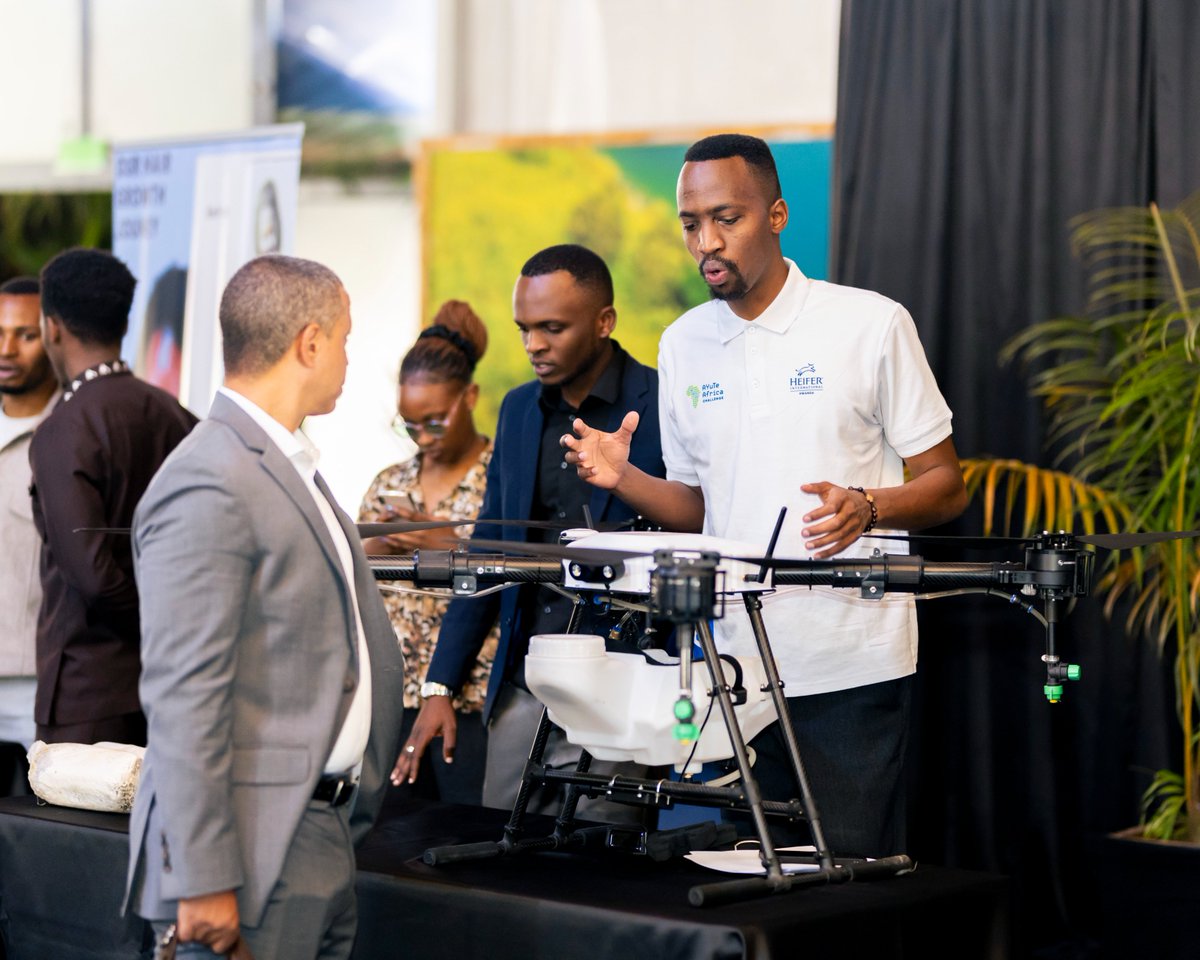 ryaf_agribiz's tweet photo. Muyombano Happy Axel (@HappyRohosafi) co-founded Ampere Vision Rwanda in 2024, turning his passion for farmers into precision drone spraying technology that is helping reduce pre-harvest crop losses.
Today, the innovation is serving 107 smallholder farmers with one 10L drone and is set to scale to three drones after winning 2nd Runner-Up at the #AYuTeChallengeRwanda (RWF 15M).
A strong example of youth-led agritech driving real impact in Rwanda.
Read more: https://t.co/AwfMvKUouB
#MENYARYAF #YouthinAg #AgritechRwanda