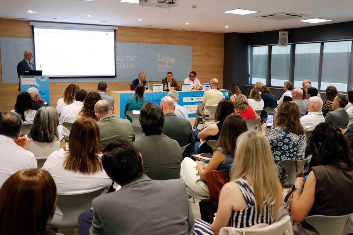 HospitalLaFe's tweet photo. 🧪Expertos en enfermedades raras de toda España se reúnen dos días en @HospitalLaFe  para abordar mejoras en la atención a los pacientes con enfermedades minoritarias.

📎https://t.co/8f9wywSkx4

#SomosLaFe #EERR https://t.co/ON8nv0viho