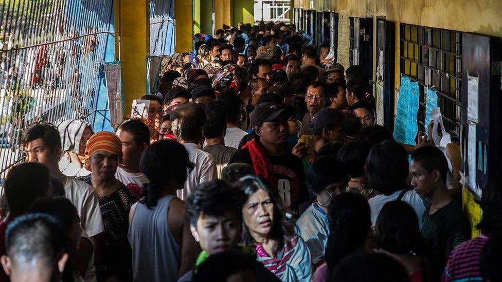 mvn_dn's tweet photo. What she said here reminded me of what Filipinos have to go through just to vote. 

Tapos mga kriminal na senador buboto lang online?? https://t.co/z5IJYDwffP