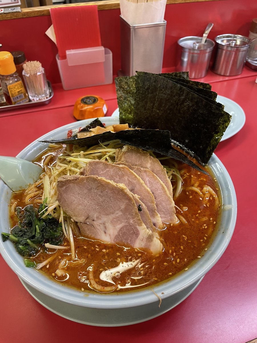 posan33's tweet photo. 金ないのに彼氏の誕生日でまた金なくなる😭😭😭オレ無職なのに高い宿求めんでくれ😭😭😭そんでまたケーキも誕プレも旅費も、、😭 https://t.co/gQUWz07xw9