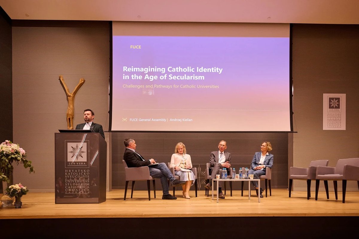 UPJP2's tweet photo. 📣 W dniach 20–22 maja 2026 r. w Zagrzebiu odbyło się Zgromadzenie Ogólne FUCE — Fédération des Universités Catholiques Européennes.  dziedzictwa św. Jana Pawła II środowisku europejskich uniwersytetów katolickich.
Pełna relacja: https://t.co/WiV0lBrbji https://t.co/yPsxhBkHwc