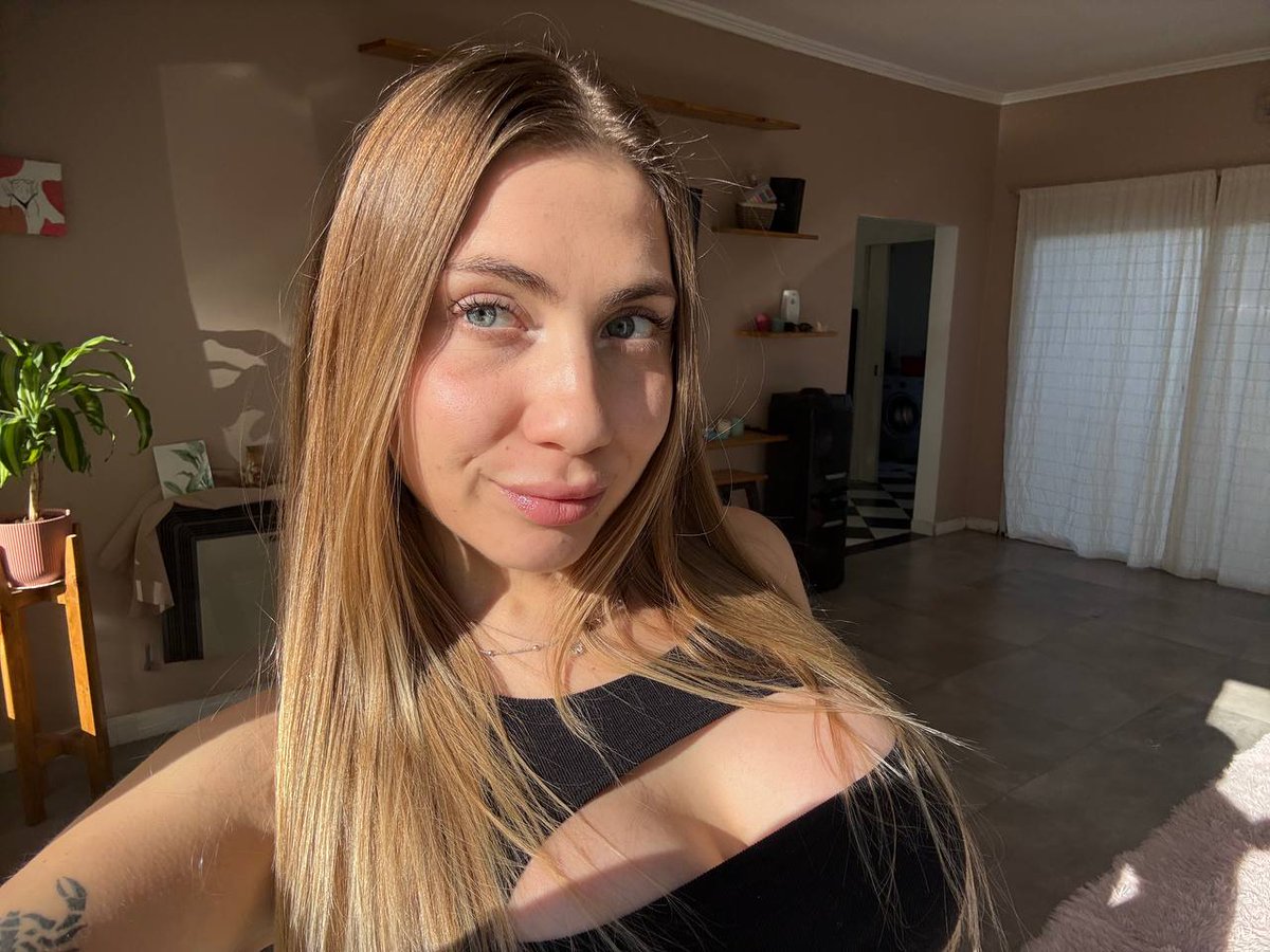 allenbrown's tweet photo. @Fizza5667 Felt cute, might delete it later <3 https://t.co/HiJgHR88M0