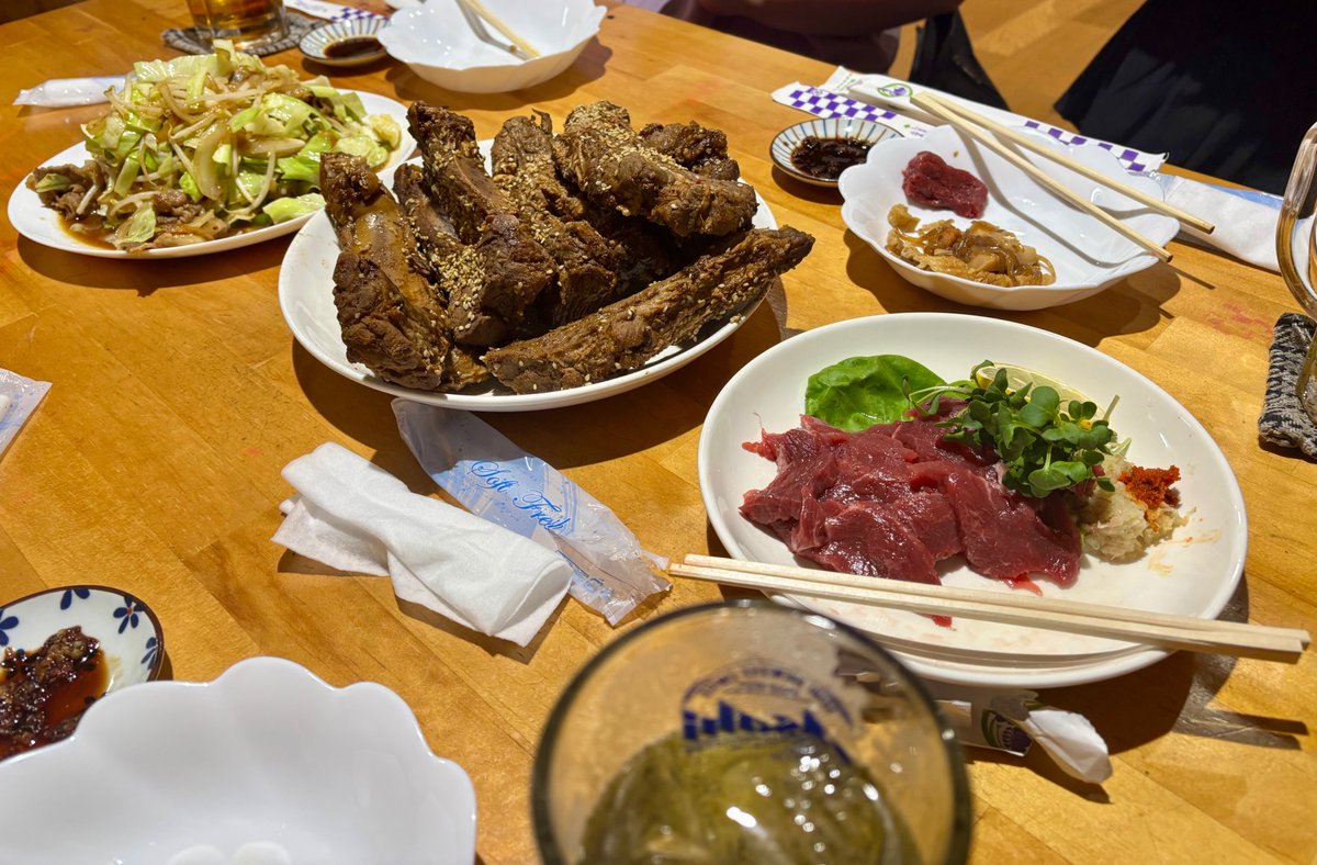 Sp_2106's tweet photo. 昨日まで熊本県で野生酵母を探しに行ってました。初日は阿蘇山周辺をレンタカーで回り、2日目は熊本市内を中心に探索。学生さんに補助してもらい、手分けして目的の酵母がいそうな場所をたくさん回りました。しっかり働いた後は馬肉。ふらっと入ったお店の店長さんがサービスしてくれて大満足でした😋 https://t.co/EK3dDGiS0h