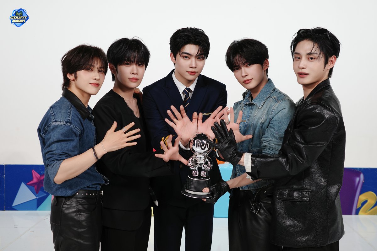 M COUNTDOWN tweet media