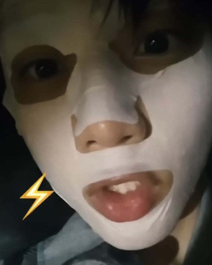Sunwoo041211's tweet photo. 선우 팩 얼굴에 딱 맞는 거 쾌감 쩔어 https://t.co/0AKEM855uh