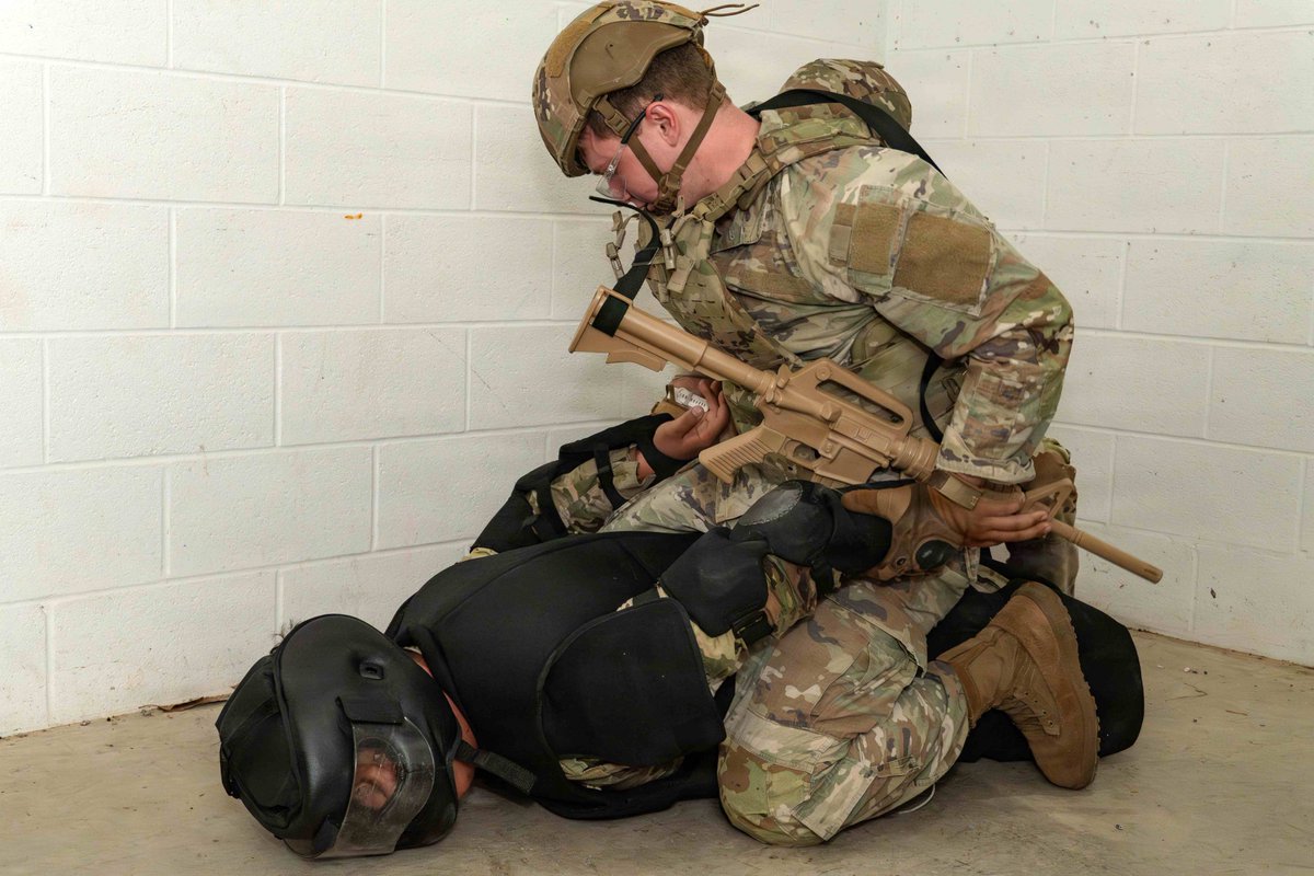 PANationalGuard's tweet photo. .@PANationalGuard Soldiers take part in a training exercise during the tactical combatives course May 20 at the urban assault course at Fort Indiantown Gap. While clearing rooms, the Soldiers used combatives techniques on simulated hostile individuals.

📷: Sgt. Kayden Bedwell https://t.co/iM7kA49mZM
