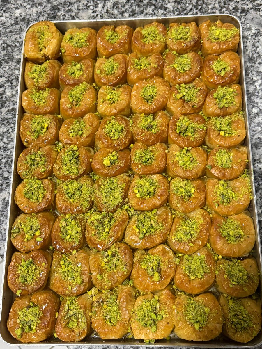 Tuugce61's tweet photo. Hayırlı bayramlar canlar ☕ https://t.co/9qLz5qaUxl