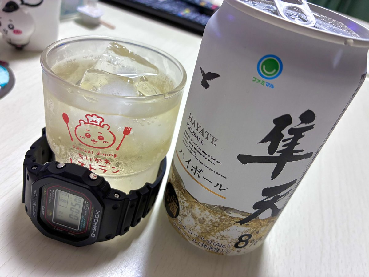 dw5000r's tweet photo. 今宵の晩酌はファミマの隼天ハイボール。安いので買ってみた😆
ちいかわのグラスと相棒で乾杯〜♫
#GSHOCK 
#DW5000R https://t.co/cFOhYZ1eVt