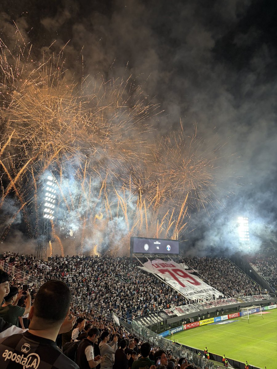 andrebenitez93's tweet photo. Qué lindo se siente ser de la O, gracias abuela gracias mamá 🤍🖤 https://t.co/VEwX45Vkch