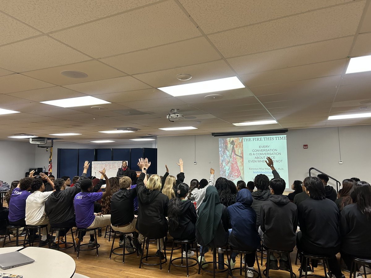 exploreMDIS's tweet photo. During our Gr. 6-12 Student Summit, Dr. Kaye Whitehead, an award-winning educator, author, and founding executive director of The Karson Institute for Race, Peace &amp; Social Justice, encouraged thoughtful dialogue about self-awareness and respectful engagement across differences. https://t.co/jnJXzEwxHH