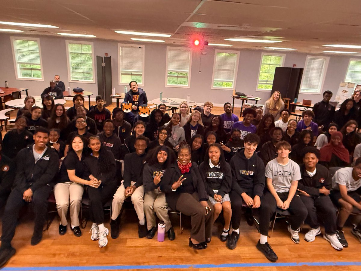 exploreMDIS's tweet photo. During our Gr. 6-12 Student Summit, Dr. Kaye Whitehead, an award-winning educator, author, and founding executive director of The Karson Institute for Race, Peace &amp; Social Justice, encouraged thoughtful dialogue about self-awareness and respectful engagement across differences. https://t.co/jnJXzEwxHH