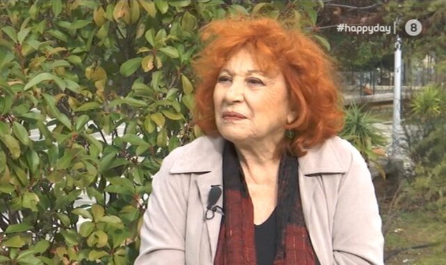 MyshkinLeo's tweet photo. Σταυρούλα είναι κάποια που την πρώτη νύχτα της στο σαρβάιβορ ούρλιαξε «σκάστε» στους συμπαίχτες της που δεν την άφηναν να κοιμηθεί;  #survivorGR https://t.co/Oy417SDWBL