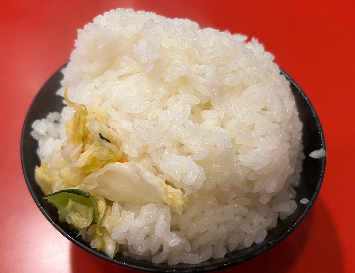Jtd2Nmk's tweet photo. 30分で入店できてラッキー✌️
と思ってたのだけど、味が微妙だった
なんかちょい濃い、麺がデロデロなのと普通なのとが混じっててだめだった
総本山でも味にブレが出るんだなー、と身に染みてわかった
前回が神がかり的に美味しかったので残念 https://t.co/WRFdx6oZtL