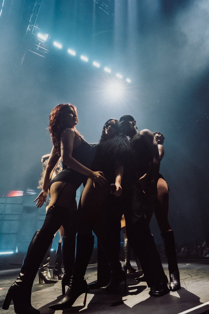 Demi HQ tweet media