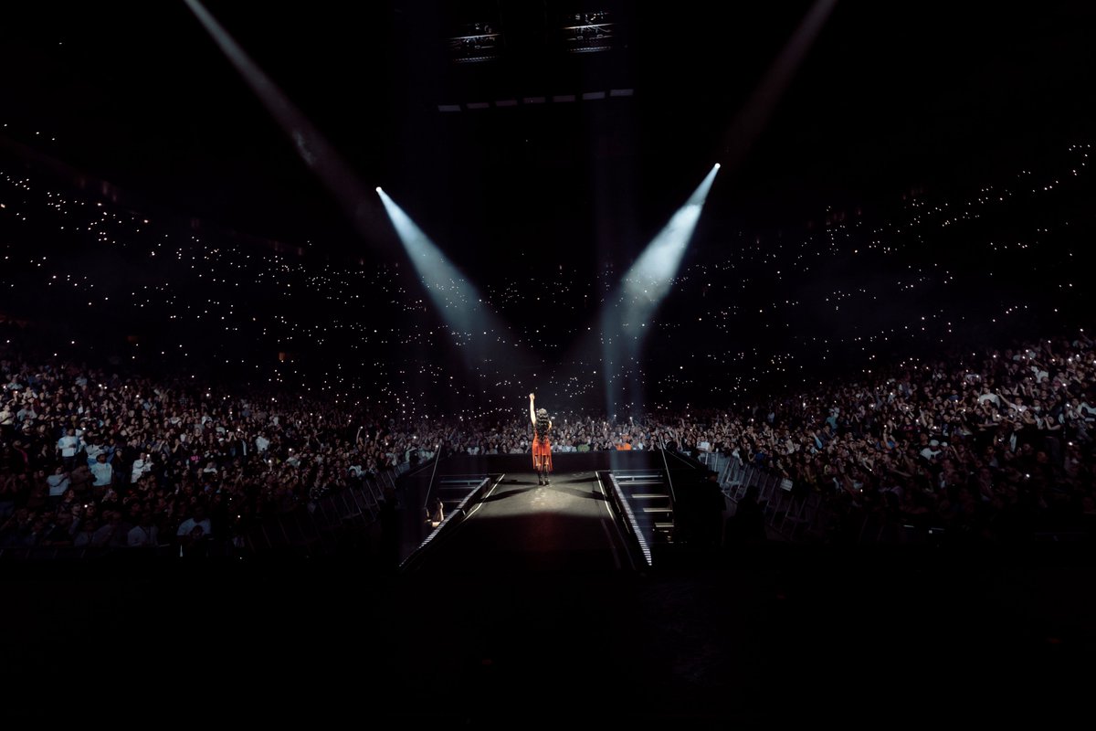 Demi HQ tweet media