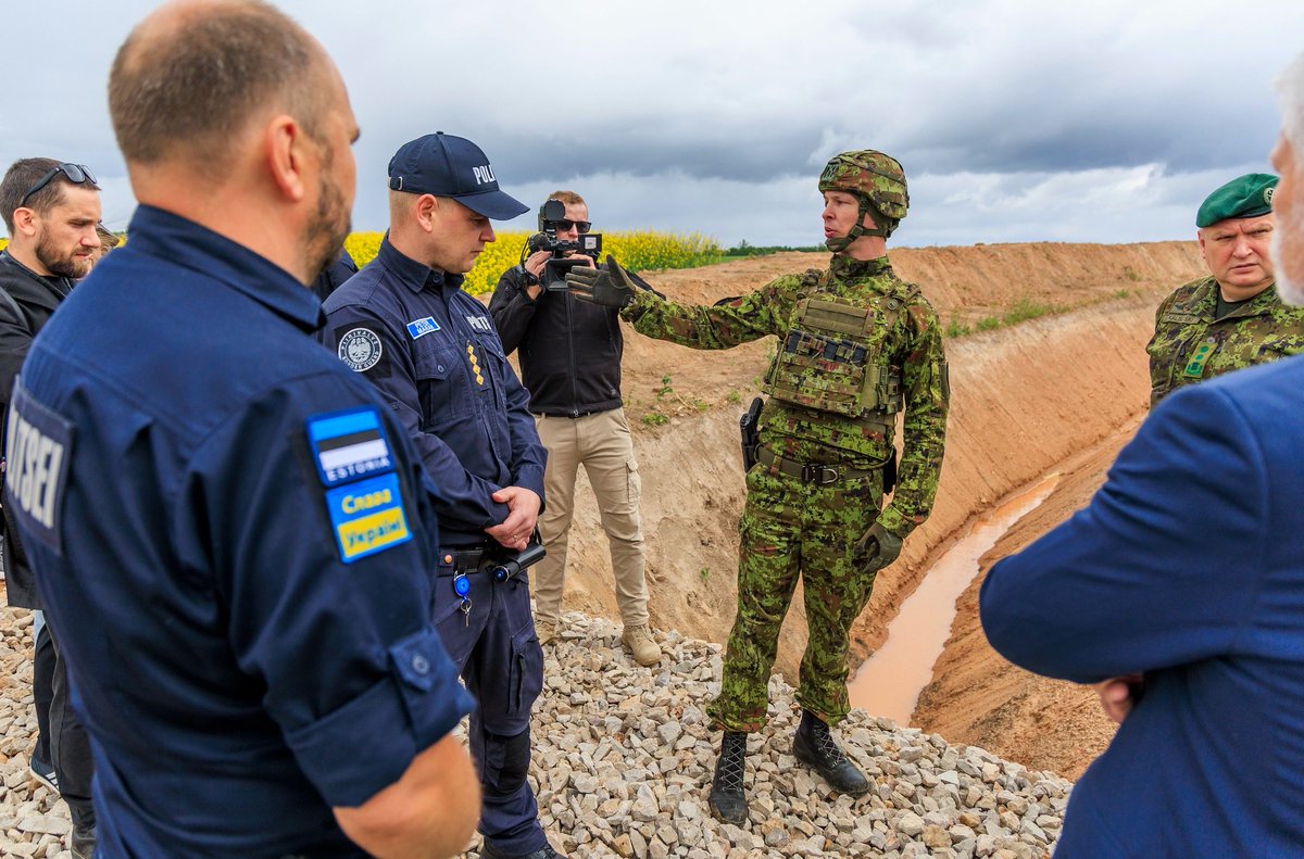AlarKaris's tweet photo. Estonia’s border is also NATO’s eastern border. Together with Czech President Petr Pavel, I visited Estonia’s south-eastern border to see the Baltic Defence Line — strengthening our defences with allies to protect our people and all #NATO territory. https://t.co/foyS69YwgV
