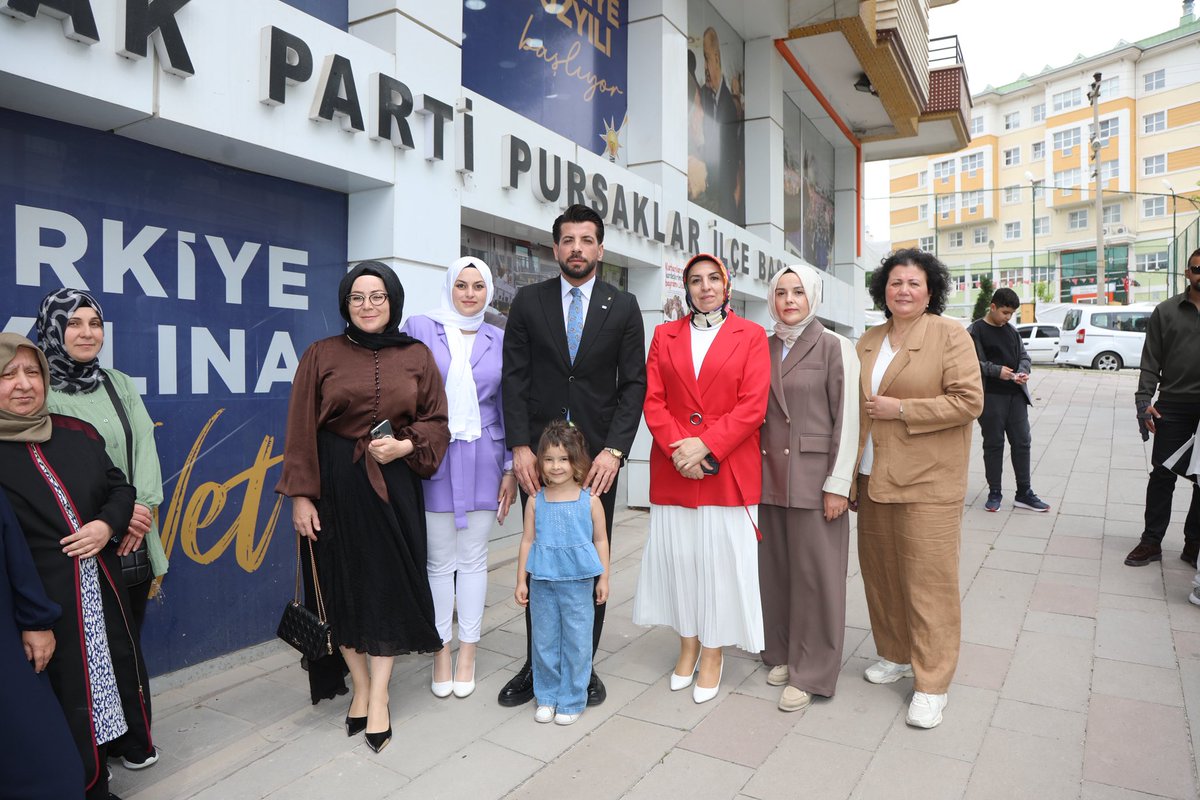 AKPURSAKLAR's tweet photo. İlçe Başkanımız İbrahim Kopan, Belediye Başkanımız Ertuğrul Çetin, kadın kollarımız, gençlik kollarımız, meclis üyelerimiz, teşkilat mensuplarımız ve kıymetli vatandaşlarımızın yoğun katılımıyla teşkilat bayramlaşmamızı büyük bir birlik, beraberlik ve kardeşlik ortamında gerçekleştirdik.

Bayramın huzurunu ve mutluluğunu hep birlikte paylaşarak, dayanışma ve gönül bağlarımızı bir kez daha güçlendirdik. Rabbim birlik ve beraberliğimizi daim eylesin. Hayırlı bayramlar dileriz.