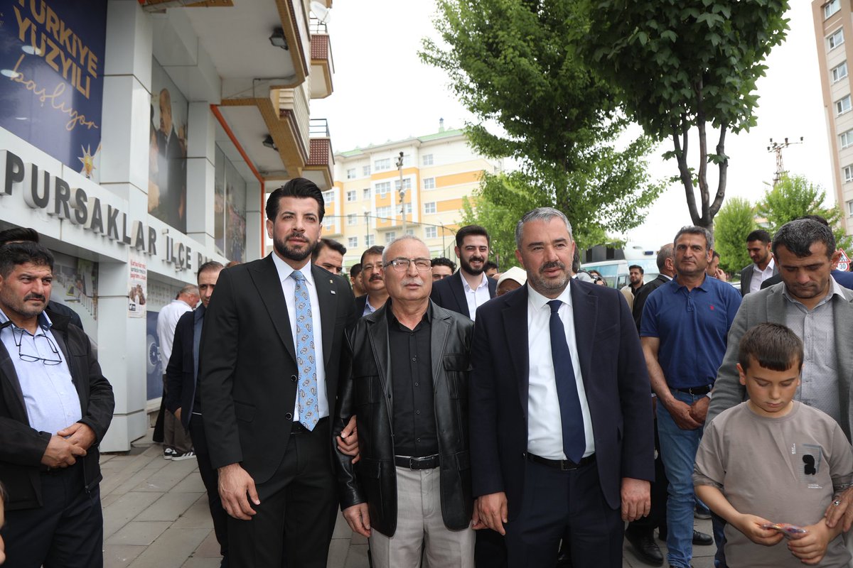 AKPURSAKLAR's tweet photo. İlçe Başkanımız İbrahim Kopan, Belediye Başkanımız Ertuğrul Çetin, kadın kollarımız, gençlik kollarımız, meclis üyelerimiz, teşkilat mensuplarımız ve kıymetli vatandaşlarımızın yoğun katılımıyla teşkilat bayramlaşmamızı büyük bir birlik, beraberlik ve kardeşlik ortamında gerçekleştirdik.

Bayramın huzurunu ve mutluluğunu hep birlikte paylaşarak, dayanışma ve gönül bağlarımızı bir kez daha güçlendirdik. Rabbim birlik ve beraberliğimizi daim eylesin. Hayırlı bayramlar dileriz.