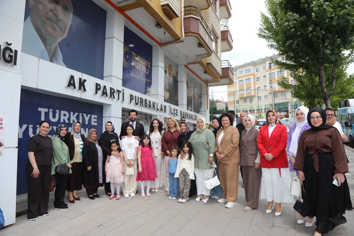 AKPURSAKLAR's tweet photo. İlçe Başkanımız İbrahim Kopan, Belediye Başkanımız Ertuğrul Çetin, kadın kollarımız, gençlik kollarımız, meclis üyelerimiz, teşkilat mensuplarımız ve kıymetli vatandaşlarımızın yoğun katılımıyla teşkilat bayramlaşmamızı büyük bir birlik, beraberlik ve kardeşlik ortamında gerçekleştirdik.

Bayramın huzurunu ve mutluluğunu hep birlikte paylaşarak, dayanışma ve gönül bağlarımızı bir kez daha güçlendirdik. Rabbim birlik ve beraberliğimizi daim eylesin. Hayırlı bayramlar dileriz.