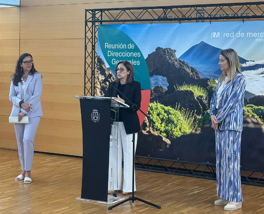 Mercasa_mercas's tweet photo. 🧵5️⃣ La sostenibilidad también tiene un papel destacado 👉 Nuestra directora, Mercedes Cernadas, presenta las conclusiones del Plan de Gestión de Residuos de la #ReddeMercas, iniciativa orientada a avanzar en eficiencia, mejora ambiental y economía circular en la Red #Mercasa ♻️ https://t.co/IUk7sAVMoj