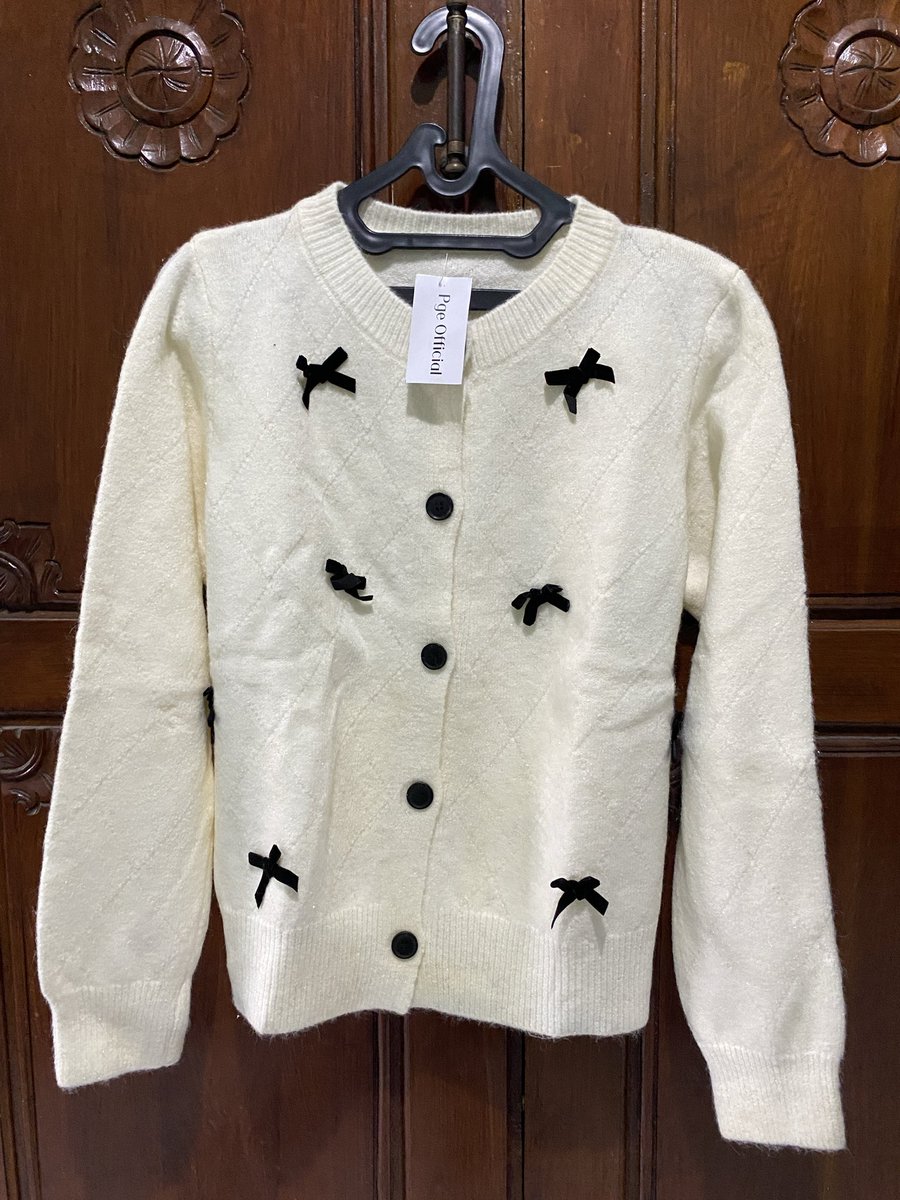 tiramatchaaa's tweet photo. Guyss aku mau preloved baju pribadi yg masih new dan 1x pakai yg pasti good condition💯. Minat langsung DM aja https://t.co/TFxCfy07u9