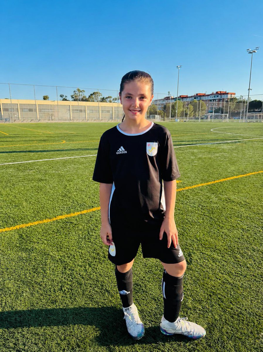 FutBaseCES's tweet photo. 🤩 La Daniela Ruiz, jugadora de l’Aleví B Femení, ha entrenat aquesta setmana amb la Selecció Catalana S11!

🚀 Un gran premi a una gran temporada de creixement constant i moltíssim treball

👏🏻 Enhorabona! Quin orgull i quina sort gaudir-te cada dia! https://t.co/KOQAg58xGu