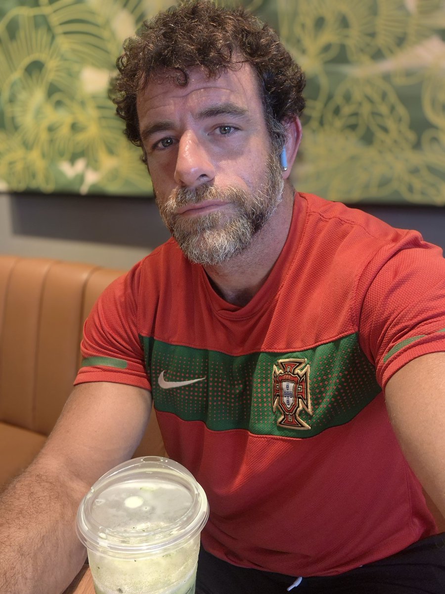 BMadlie22957's tweet photo. Killing time at Starbucks before a haircut🙂 https://t.co/mzM4zzlLVM