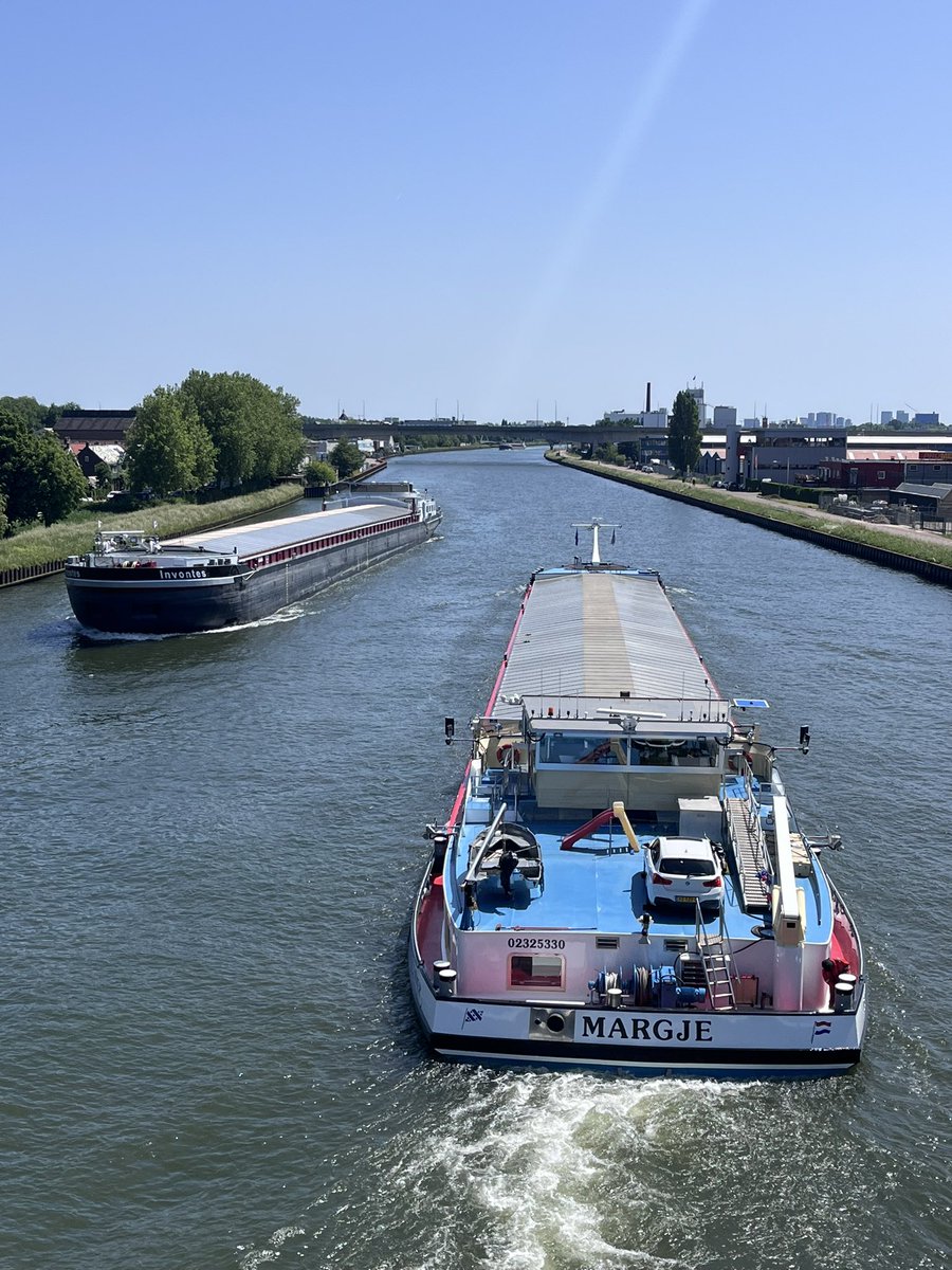 ichbinilya's tweet photo. From a recent day of no journalism, only biking. Amsterdam to Utrecht along the Rijnkanaal. All blue and green. Is there a more sublime pleasure in this earthly life than riding a bike through dappled sun under the trees? https://t.co/KO1nhuCu8l