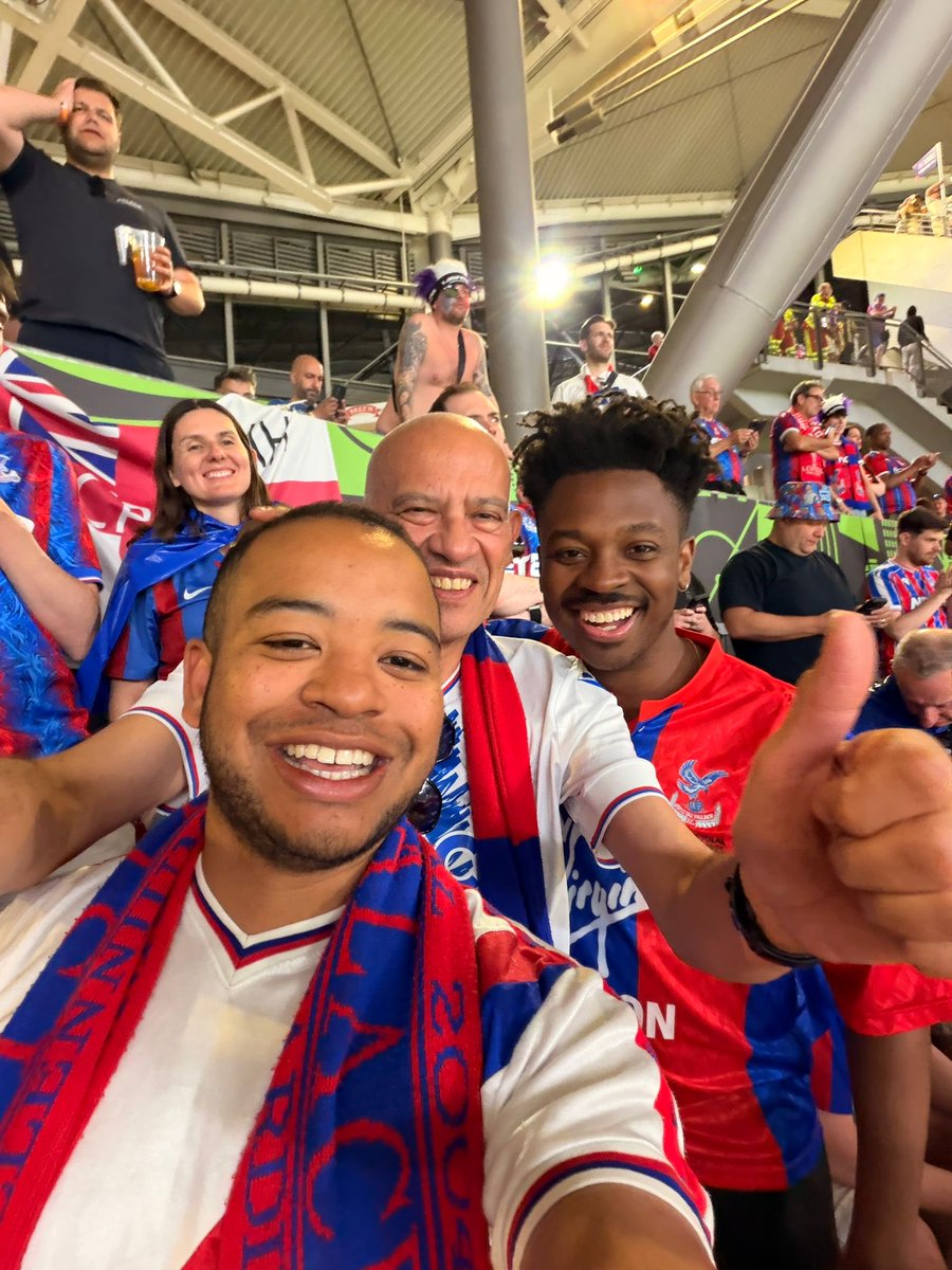 StephenRodin1's tweet photo. What a night ❤️💙🏆🦅. https://t.co/7PGZspr5s6