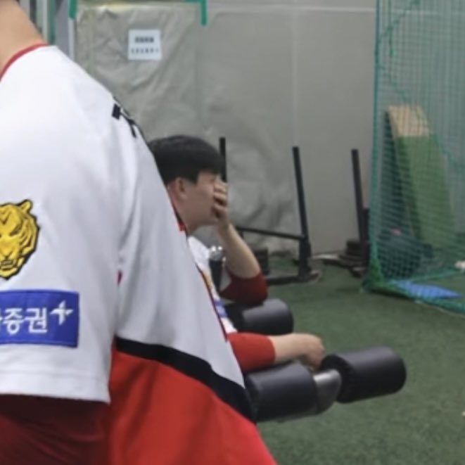 bbukka39's tweet photo. 최지민 어느새 나타나서 말없이 코 막고 있는거 개웃기네 아ㅏ https://t.co/OJsgmfWiD8