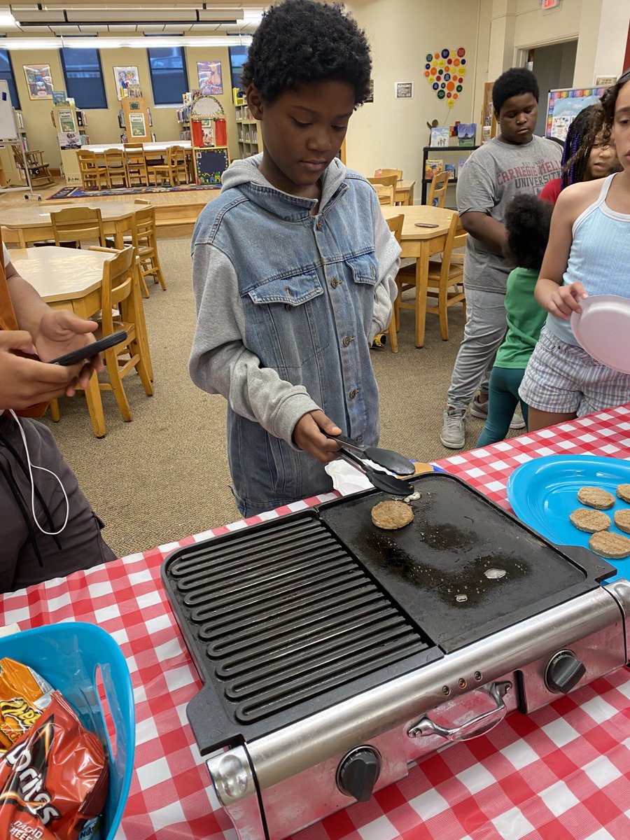 mckeeslibrary's tweet photo. We cooked up some hamburgers for #NationalHamburgerDay at Kid's Kitchen yesterday! https://t.co/b1E7eE3Vmu