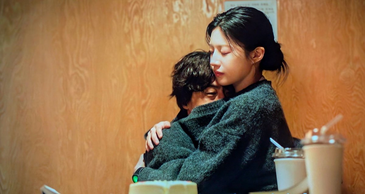 zaramovane's tweet photo. #wearealltryinghere #kdrama

Third unbelievable feat by screenwriter #ParkHaeyoung. Both she and #KooKyohwan (who already shone in one episode of EAW as Pied Piper and in D.P.) will definitely win more than one award for their performances. This is definitely my favorite drama of the year so far. (Last year it was two: WLGYT + Our Unwritten Seoul.)
#KangMalgeum as the boss of Gobak Film and the poet-brother #ParkHaejoon were absolutely chilling — their acting gave me goosebumps. And #GoYounjung 😍 — words fail me. In such a natural, simple, and completely understated way, without any extra theatrics, she proved that she can handle heavy stories and delivers them with total naturalness and depth. Just… 🔥
Loved it!