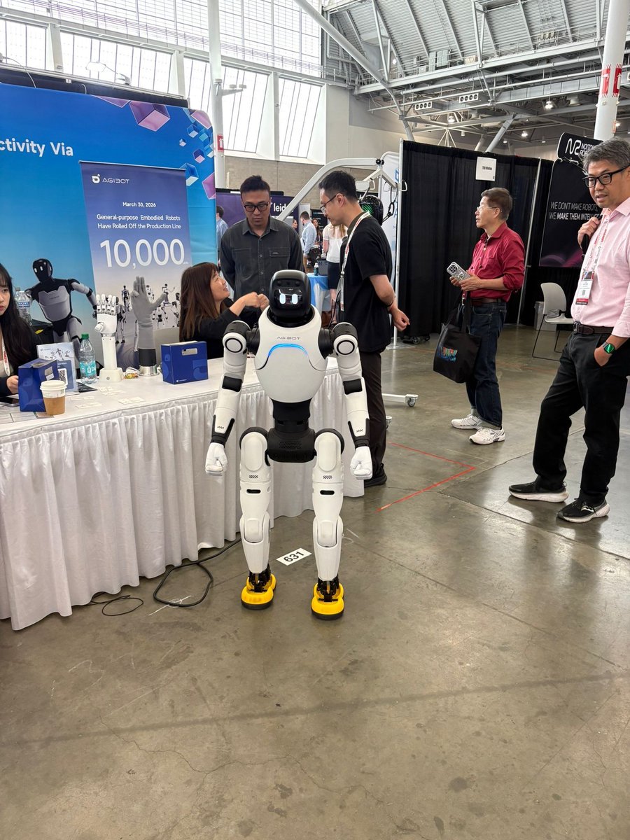 MaxwellBondTeam's tweet photo. The Maxwell Bond US team are out at the Robotics Summit &amp; Expo in Boston today 🤖

If you’re attending the event or in the Boston area this week, feel free to reach out for a chat 👋

#Robotics #RoboticsSummit #BostonTech #AI #Innovation #Networking #MaxwellBond https://t.co/4Xop9c9YLm