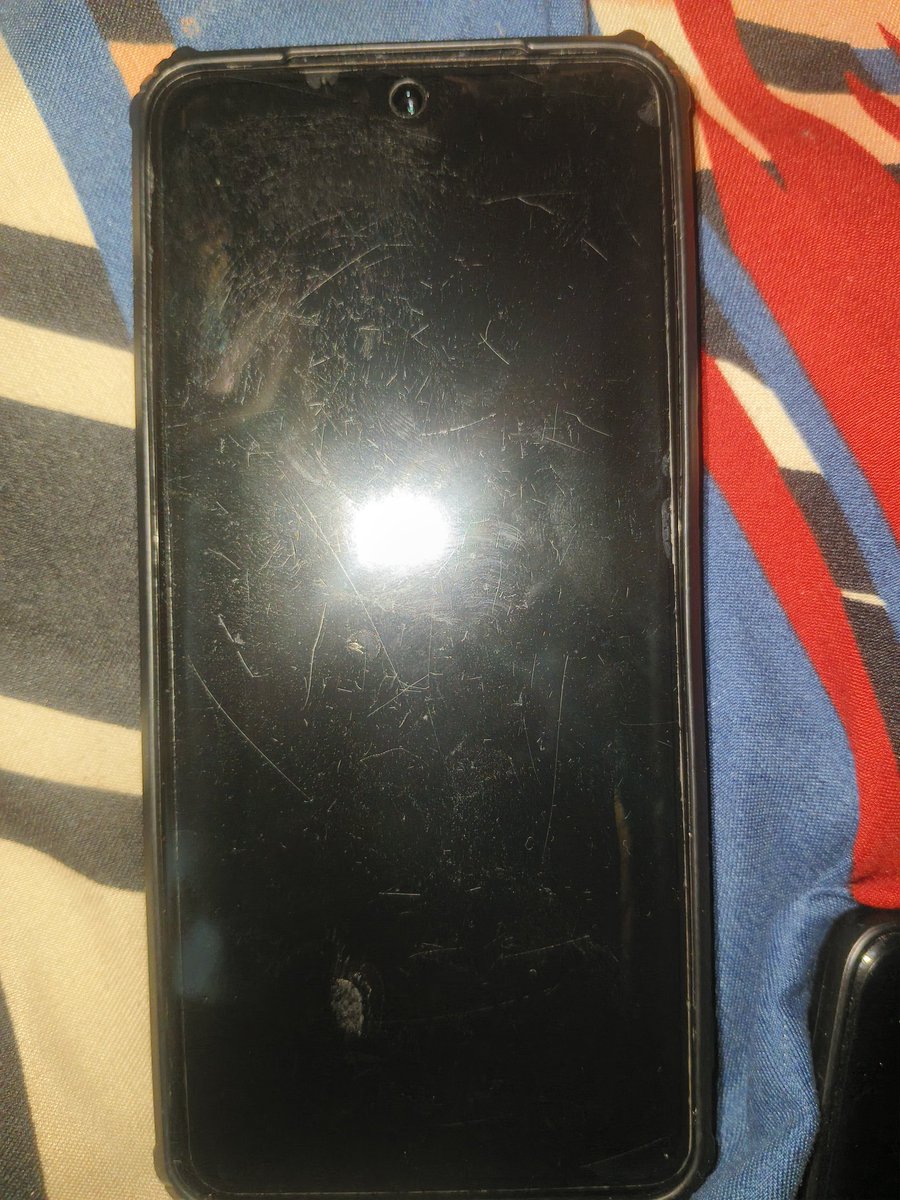 DAMAGEJOD's tweet photo. Green line appeared on my Vivo phone right after a software update, and now half the screen is dead. The phone has zero physical/water damage and was never dropped fr This is an update induced defect. Requesting  free screen replacement  @Vivo_India @GyanTherapy @vivo_mumbai plss https://t.co/zuTv06qvmQ