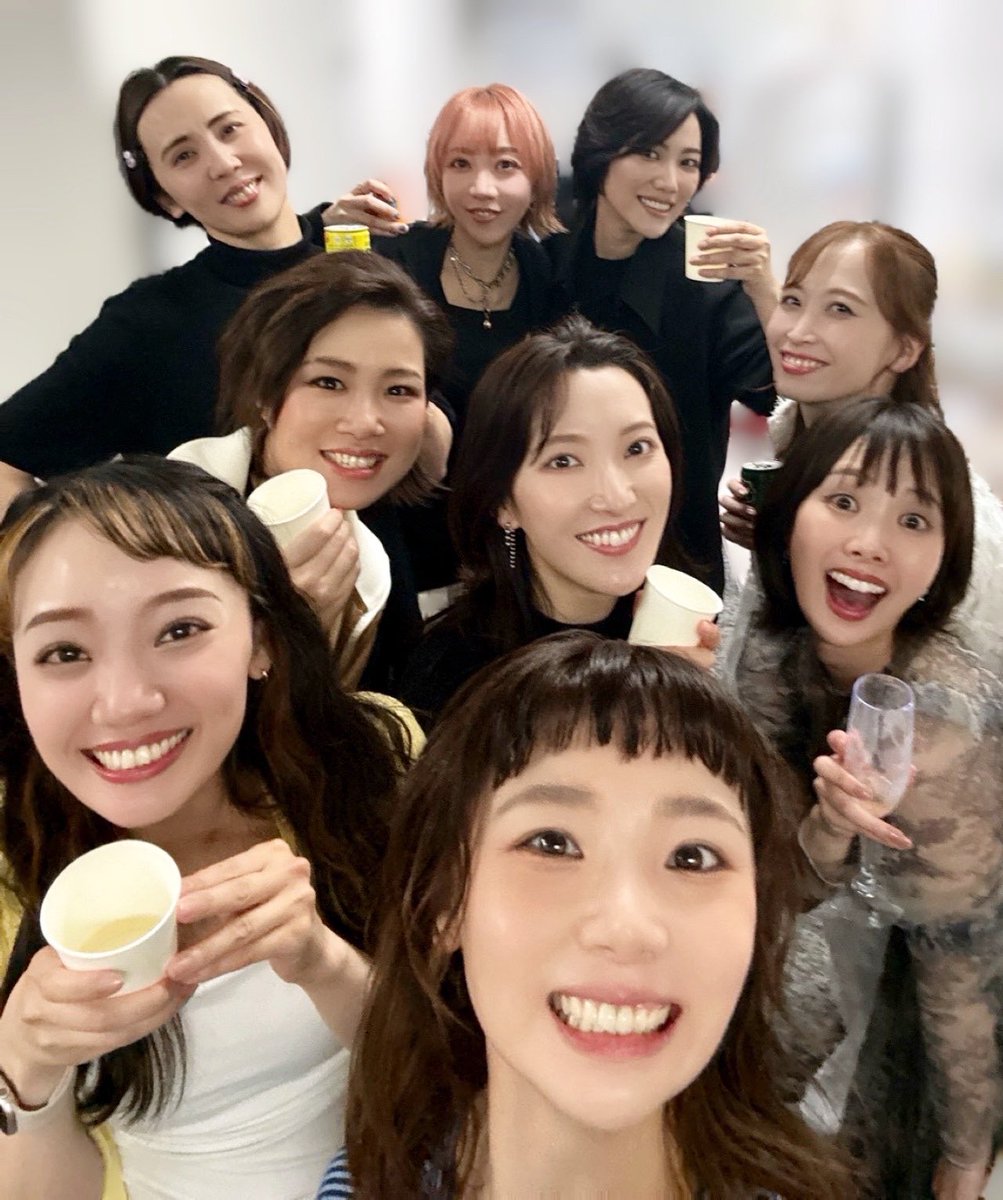 hirokinanami773's tweet photo. 舞台『MISSDIRECTION』
初日無事に迎えられました！みんなと一緒に作れたこと感謝でいっぱいです。

お客さんの笑いにたくさん力をもらいました。ありがとうございました！！

明日からもカンパニー全員で最高の #ミスディレ お届けします！

みやちゃん！みんな！最高✨ https://t.co/z53VOWcLid