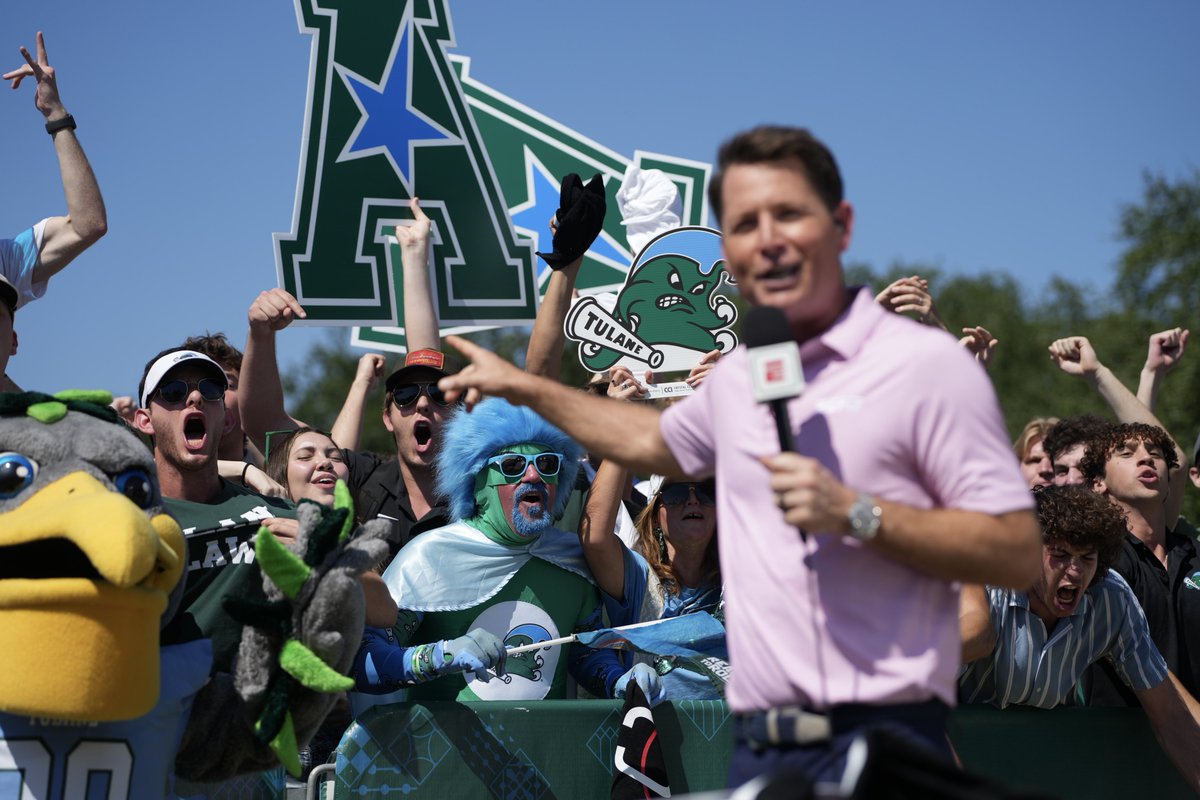 GreenWaveFB's tweet photo. The count down to game day is on! ⏰

#UptownFootball | #AIE https://t.co/MtRLD4ZbiT
