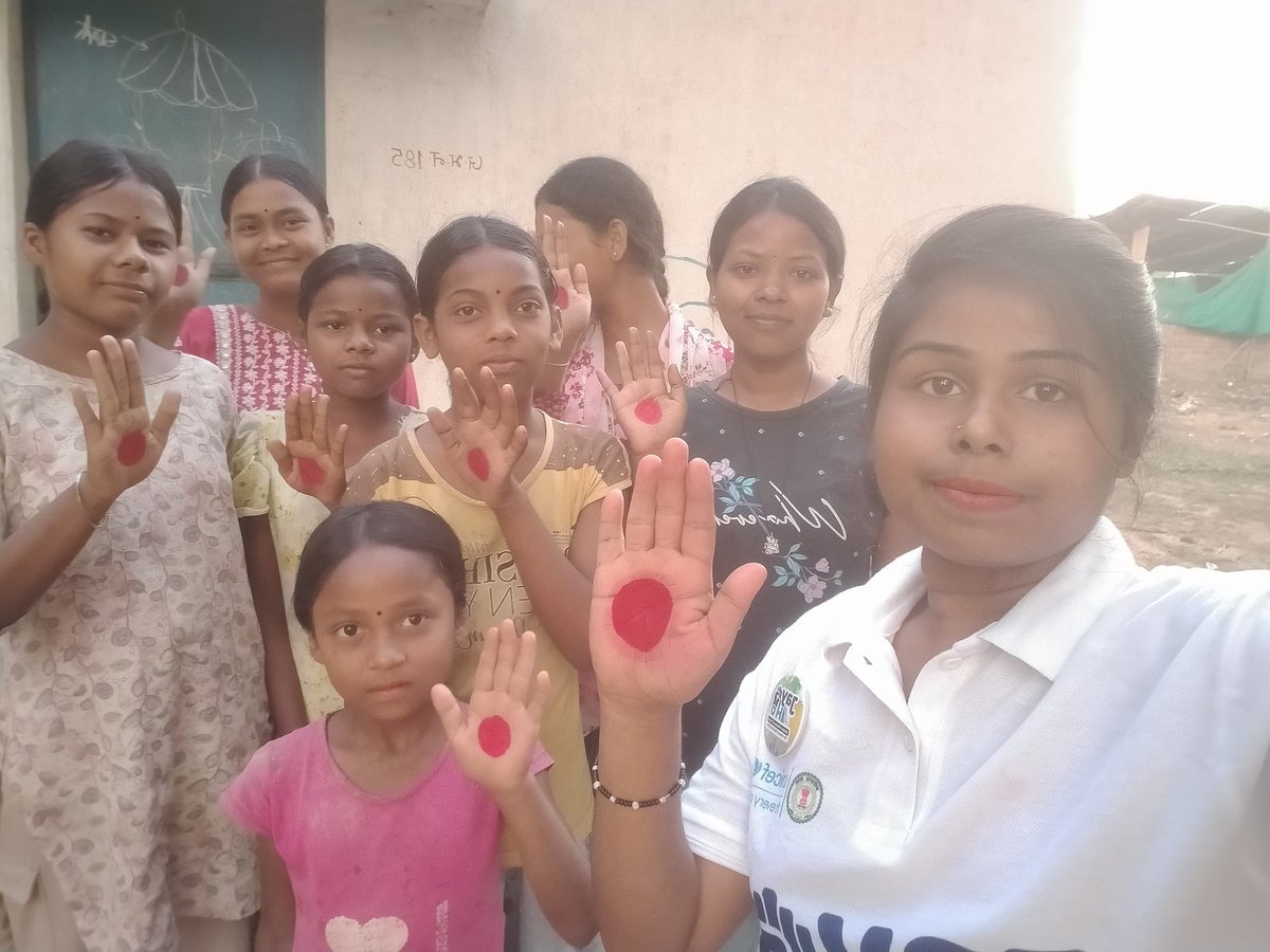 Shaline1996's tweet photo. 🔴 माहवारी स्वच्छता दिवस 🔴
आइए #RedDotChallenge का हिस्सा बनें 🙌
माहवारी शर्म नहीं, महिलाओं के स्वास्थ्य का प्राकृतिक हिस्सा है। 🌸
आइए मिलकर बेटियों और बहनों को स्वच्छ एवं स्वस्थ जीवन के लिए प्रेरित करें। 🙏
#MenstrualHygieneDay #RedDotChallenge https://t.co/dog4dKff2U