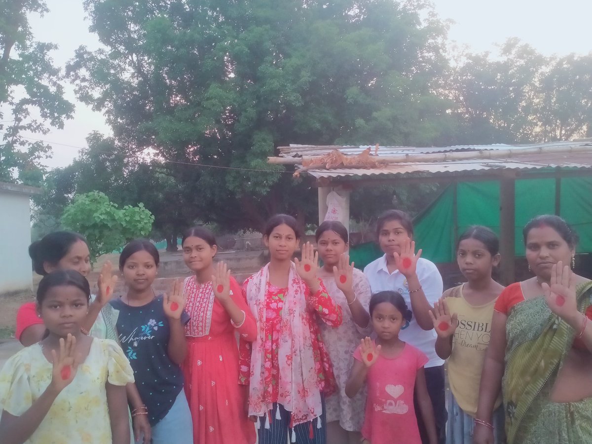 Shaline1996's tweet photo. 🔴 माहवारी स्वच्छता दिवस 🔴
आइए #RedDotChallenge का हिस्सा बनें 🙌
माहवारी शर्म नहीं, महिलाओं के स्वास्थ्य का प्राकृतिक हिस्सा है। 🌸
आइए मिलकर बेटियों और बहनों को स्वच्छ एवं स्वस्थ जीवन के लिए प्रेरित करें। 🙏
#MenstrualHygieneDay #RedDotChallenge https://t.co/dog4dKff2U