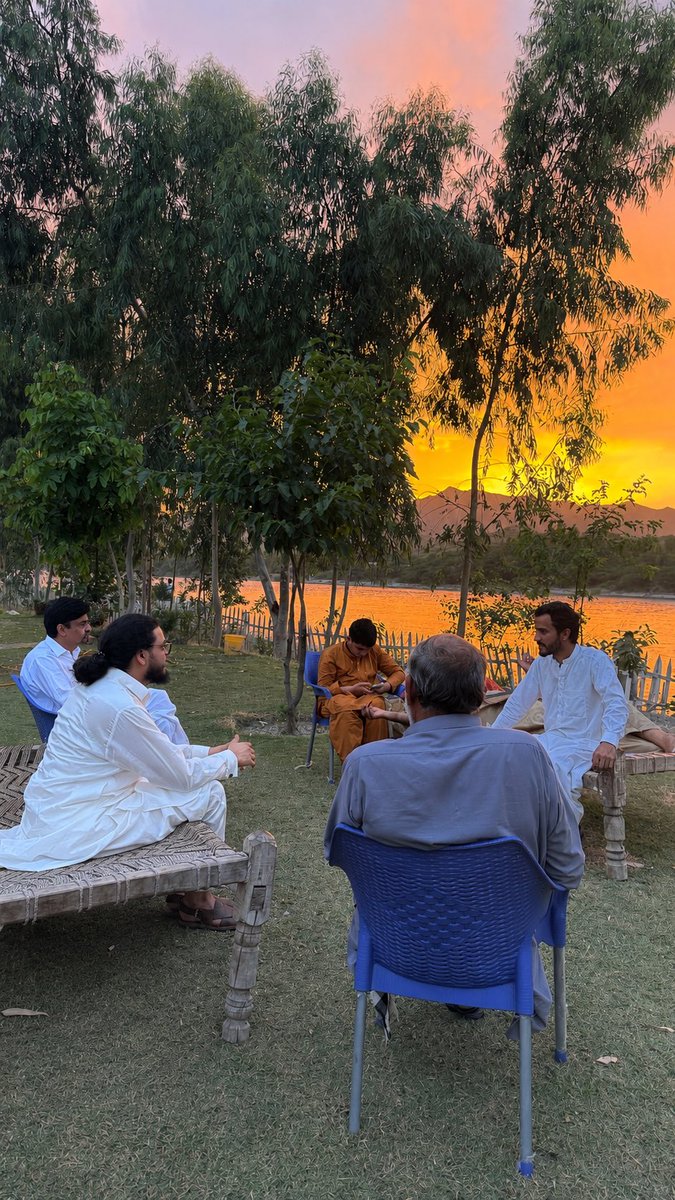 MananMohmand's tweet photo. مازیګر لمونځ دې قبول مه شه
دیدن دې پرېښود د ایمان کوې سوالونه
#eidmubarak #river #sunset https://t.co/NWSKnPAhjq