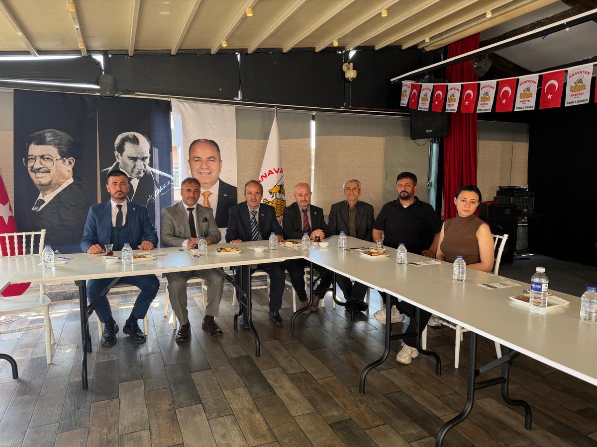 istgelecek's tweet photo. Kurban Bayramı vesilesiyle Anavatan Partisi İl Başkanlığını ziyaret ederek kıymetli teşkilat mensuplarıyla bir araya geldik.

Misafirperverlikleri ve samimi ev sahiplikleri için teşekkür ediyor, bayramın ülkemize birlik, beraberlik ve huzur getirmesini temenni ediyoruz.

@Ahmet_Davutoglu 
@OsmanGentrk15 
@GelecekPartiTR