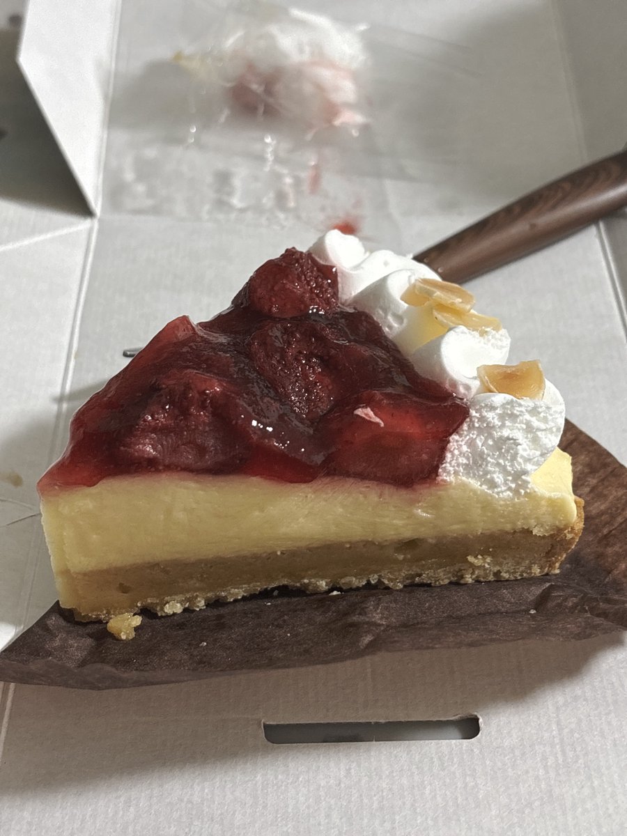 psuke_photo's tweet photo. 奥さんからケーキのプレゼントもらった！ https://t.co/QxFFLMxbE8