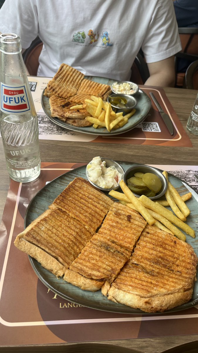 hyperionrise's tweet photo. ordu tostu gömüldü hehehe özlemişiz buraları 😙 https://t.co/pXIFG650Xc