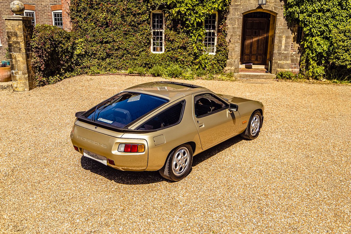 trade_classics's tweet photo. Bond: Do you expect me to talk?
Goldfinger: "No, Mr. Bond, I expect you to BUY!"
SOLID GOLD HUMOUR for a solid gold car.
Well, not really, but this magazine featured 928 S looks phenomenal and bidding is now live, here: : https://t.co/8UOq0PjR3u https://t.co/vczt3GXMlM